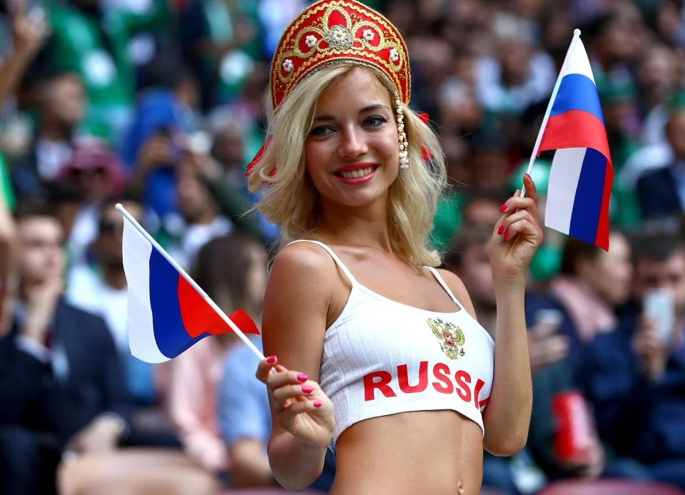 CĐV nữ bị hạn chế mặc gợi cảm tại World Cup 2022